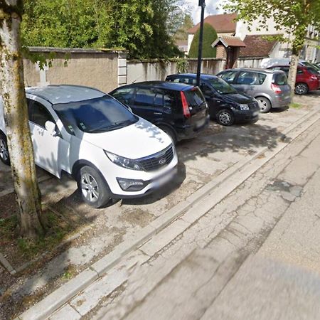 Maison de ville avec parking gratuit Chablis Extérieur photo